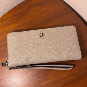 Tory Burch York Zip Passport Continental Wallet Wristlet